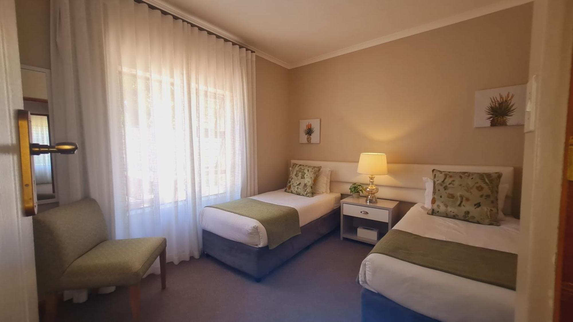 2 On Lismore Guesthouse Tokai Exterior photo